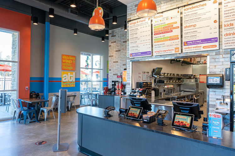 Hoots Wings interior